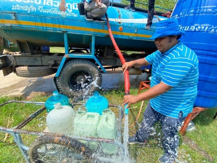 ไฟล์แนบ    กปภ.สาขาขอนแก่น(พ) นำรถบรรทุกน้ำบริการแจกจ่ายน้ำประปาให้ลูกค้าเนื่องจากท่อส่งน้ำสถานีผลิตน้ำท่าพระไปยังสถานีจ่ายน้ำหนองเเวงชำรุด จากเหตุการณ์อุทกภัย