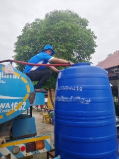 ไฟล์แนบ กปภ.สาขาขอนแก่น(พ) นำรถบรรทุกน้ำให้บริการลูกค้าอย่างต่อเนื่อง ในวันหยุดราชการ จากเหตุท่อส่งน้ำจากสถานีผลิตน้ำท่าพระไปยังสถานีจ่ายน้ำหนองเเวงชำรุดเนื่องจากอุทกภัย