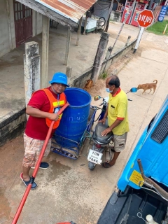 ไฟล์แนบ กปภ.สาขาขอนแก่น(พ) นำรถบรรทุกน้ำให้บริการลูกค้าอย่างต่อเนื่อง ในวันหยุดราชการ จากเหตุท่อส่งน้ำจากสถานีผลิตน้ำท่าพระไปยังสถานีจ่ายน้ำหนองเเวงชำรุดเนื่องจากอุทกภัย