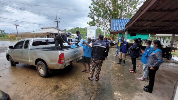 ไฟล์แนบ การประปาส่วนภูมิภาคสาขาตราดสนับสนุนน้ำดื่มบรรจุขวดตราสัญลักษณ์ กปภ. ให้แก่ประชาชนที่ได้รับผลกระทบจากน้ำท่วม พื้นที่ อ.เขาสมิง จ.ตราด