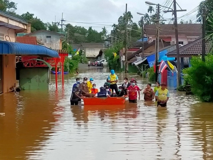 ไฟล์แนบ การประปาส่วนภูมิภาคสาขาตราดสนับสนุนน้ำดื่มบรรจุขวดตราสัญลักษณ์ กปภ. ให้แก่ประชาชนที่ได้รับผลกระทบจากน้ำท่วม พื้นที่ อ.เขาสมิง จ.ตราด