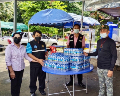 ไฟล์แนบ กปภ.สาขาน่าน โดยนายเรืองเดช ริกากรณ์ ผู้จัดการการประปาส่วนภูมิภาคสาขาน่าน มอบหมายให้หัวหน้างานผลิต นำน้ำดื่มบรรจุขวดตราสัญลักษณ์ กปภ. มอบให้กับคณะเจ้าหน้าที่สาธารณสุข, เจ้าหน้าที่กรมการปกครอง, ทหาร, ต