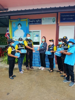 ไฟล์แนบ กปภ.สาขาขอนแก่น(พ) สนับสนุนน้ำดื่มบรรจุขวดตราสัญลักษณ์ กปภ.ให้ อสม.แจกจ่ายประชาชนกลุ่มเสี่ยงที่อยู่ในระหว่างกักตัวจากการแพร่ระบาด Covid-19