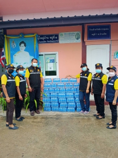 ไฟล์แนบ กปภ.สาขาขอนแก่น(พ) สนับสนุนน้ำดื่มบรรจุขวดตราสัญลักษณ์ กปภ.ให้ อสม.แจกจ่ายประชาชนกลุ่มเสี่ยงที่อยู่ในระหว่างกักตัวจากการแพร่ระบาด Covid-19