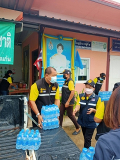 ไฟล์แนบ กปภ.สาขาขอนแก่น(พ) สนับสนุนน้ำดื่มบรรจุขวดตราสัญลักษณ์ กปภ.ให้ อสม.แจกจ่ายประชาชนกลุ่มเสี่ยงที่อยู่ในระหว่างกักตัวจากการแพร่ระบาด Covid-19