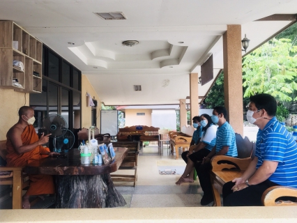 ไฟล์แนบ ในวันศุกร์ที่ 5 พฤศจิกายน  2564  การประปาส่วนภูมิภาคสาขากาญจนดิษฐ์         โดยนายสุรพงศ์ สมหวัง ผู้จัดการ กปภ.สาขากาญจนดิษฐ์ พร้อมหัวหน้างานและพนักงานในสังกัด ได้เข้านมัสการพระครูไพโรจน์ธรรมรุจิ (พระมหาวิลาศ) เจ้าอาวาสวัดดอนสัก เพื่อขอคำปรึกษาและชี้แจ้งแนวทางการบริหารจัดการน้ำดิบ คลองน้ำฉา ซึ่งเป็นแหล่งน้ำดิบ ของกปภ.สาขากาญ๗นดิษฐ์และเป็นคลองที่ต้องใช้น้ำร่วมกับชุมชน ซึ่งเคยเกิดกรณีการใช้น้ำรว่มกัน โดยเป็นการป้องกันและแก้ปัญหาการใช้แหล่งน้ำร่วมกันของชุมชน อีกทั้งช่วยประชาสัมพันธ์การดำเนินการของกปภ.สาขากาญจนดิษฐ์ และร่วมกันพัฒนาพื้นที่การให้บริการของ กปภ.สาขากาญจนดิษฐ์ ต่อไป