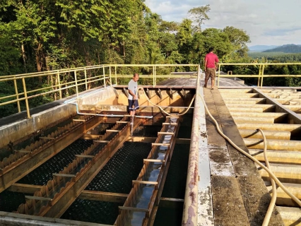ไฟล์แนบ การประปาส่วนภูมิภาคสาขาตราด ดำเนินการล้างถังตกตะกอน ,ห้องจ่ายสารเคมี และทำความสะอาดรอบบริเวณอาคาร ณ.สถานีผลิตน้ำบ่อไร่
