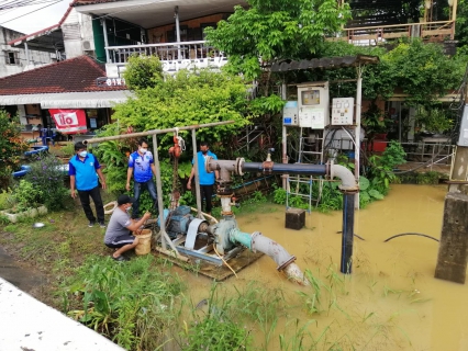 ไฟล์แนบ วันศุกร์ที่ 26 พฤศจิกายน 2564 การประปาส่วนภูมิภาคสาขากาญจนดิษฐ์ โดยนายสุรพงศ์ สมหวัง ผู้จัดการ กปภ.สาขากาญจนดิษฐ์ มอบหมาย นายอัครเดช เพ็ชรโชติ หัวหน้างาน 8 งานผลิต และพนักงานในสังกัด เร่งติดตั้งอุปกรณ์ในการเตรียมยกมอเตอร์แรงต่ำชั่วคราวคลองกะแดะ เนื่องจากฝนตกและมรสุม ทำให้ระดับน้ำในคลองเพิ่มขึ้นอย่างรวดเร็ว ดังนั้นเพื่อเป็นการป้องกัน จึงทำการติดตั้งอุปกรณ์เพื่อให้พร้อมใช้งานกรณีน้ำเพิ่มขึ้นเป็รการป้องกันความเสียหายของมอเตอร์แรงต่ำต่อไป