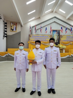 ไฟล์แนบ กปภ.สาขากำแพงเพชร ร่วมพิธีถวายพานพุ่มดอกไม้และพิธีถวายบังคม เนื่องในวันคล้ายวันพระบรมราชสมภพ พระบาทสมเด็จพระบรมชนกาธิเบศร มหาภูมิพลอดุลยเดชมหาราช บรมนานาถบพิตร วันชาติ และวันพ่อแห่งชาติ  5ธันวาคม 2564