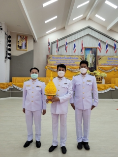 ไฟล์แนบ กปภ.สาขากำแพงเพชร ร่วมพิธีถวายพานพุ่มดอกไม้และพิธีถวายบังคม เนื่องในวันคล้ายวันพระบรมราชสมภพ พระบาทสมเด็จพระบรมชนกาธิเบศร มหาภูมิพลอดุลยเดชมหาราช บรมนานาถบพิตร วันชาติ และวันพ่อแห่งชาติ  5ธันวาคม 2564