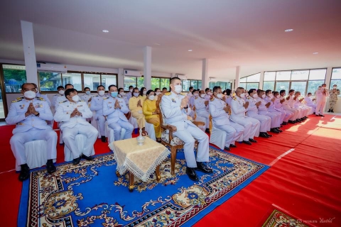 ไฟล์แนบ กปภ.สาขาเกาะพะงัน เข้าร่วมกิจกรรมวางพานพุ่มดอกไม้ ถวายบังคม และตักบาตรข้าวสารอาหารแห้ง