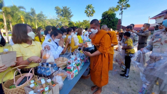 ไฟล์แนบ กปภ.สาขาตะกั่วป่า เข้าร่วมพิธีทำบุญตักบาตรเพื่อถวายเป็นพระราชกุศล เนื่องในวันคล้ายวันพระบรมราชสมภพ พระบาทสมเด็จพระบรมชนกาธิเบศร มหาภูมิพลอดุลยเดชมหาราช บรมนาถบพิตร วันชาติ และวันพ่อแห่งชาติ 