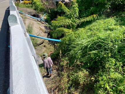 ไฟล์แนบ การประปาส่วนภูมิภาคสาขากระบี่ ดำเนินงานตามแผนบริหารจัดการน้ำสูญเสียเชิงรุก เดินหน้าลงพื้นที่ ตำบลอ่าวนาง อำเภอเมืองกระบี่ จังหวัดกระบี่ เดินเท้าหาท่อแตกรั่ว พร้อมซ่อมปิดจุด เพื่อลดการเกิดน้ำสูญเสีย 