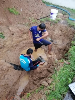 ไฟล์แนบ วันจันทร์ที่ 20 ธันวาคม  2564 การประปาส่วนภูมิภาคสาขากาญจนดิษฐ์ ภายใต้การบริหารงานโดย นายสุรพงศ์  สมหวัง ผู้จัดการการประปาส่วนภูมิภาคสาขากาญจนดิษฐ์  มอบหมายนายอัครเดช เพ็ชรโชติ หัวหน้างาน 8 งานผลิต และพนักงาน เร่งทำการแก้ไขปรับเปลี่ยนประตูน้ำ ปิด - เปิด การจ่ายน้ำ ภายในสถานีผลิตน้ำบ้านน้ำฉา ที่ชำรุดเสียหายพร้อมทำการแก้ไขและจ่ายน้ำได้ตามปกติ เมื่อเวลา 15.30 น เพื่อจ่ายน้ำให้ลูกค้าต่อไป