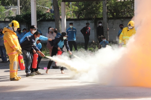 ไฟล์แนบ กปภ.ข.7 จัดฝึกอบรมหลักสูตร การฝึกดับเพลิงเบื้องต้น และการซ้อมอพยพหนีไฟ 