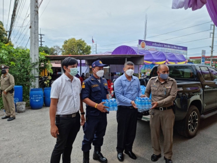 ไฟล์แนบ กปภ.สาขาบางสะพาน มอบน้ำดื่มบรรจุขวดตราสัญลักษณ์ กปภ.  ณ จุดบริการประชาชน โครงการป้องกันและลดอุบัติเหตุทางถนนช่วงเทศกาลปีใหม่ 2565 