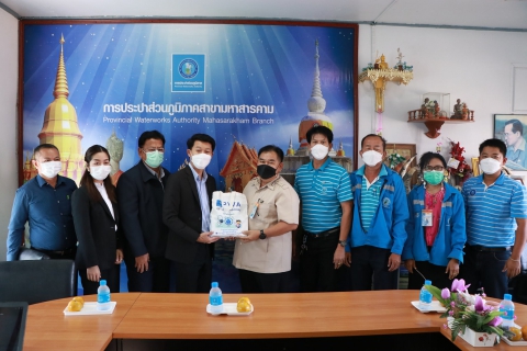 ไฟล์แนบ นายกเทศมนตรีเมืองมหาสารคาม มอบกระเช้าปีใหม่ 2565