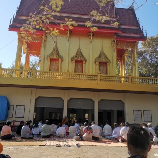 ไฟล์แนบ กปภ.สาขาอุดรธานีร่วมกับชมรมพุทธศาสนา   ร่วมบุญโรงทานแจกน้ำดื่มตราสัญลักษณ์ กปภ.