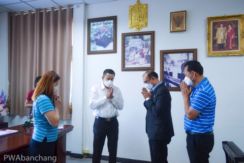 ไฟล์แนบ สาขาบ้านฉาง เข้าสวัสดีปีใหม่นายอำเภอ และ ผกก.สภ.บ้านฉาง