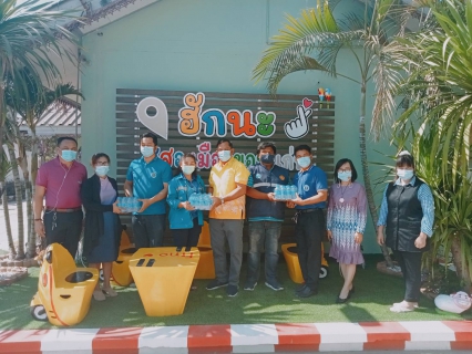 ไฟล์แนบ   การประปาส่วนภูมิภาคสาขาขอนแก่น (พ) มอบน้ำดื่มบรรจุขวดตราสัญลักษณ์ กปภ. จำนวน 1,300 ขวด สำหรับใช้ในสถานการณ์โรคระบาดโควิด-19