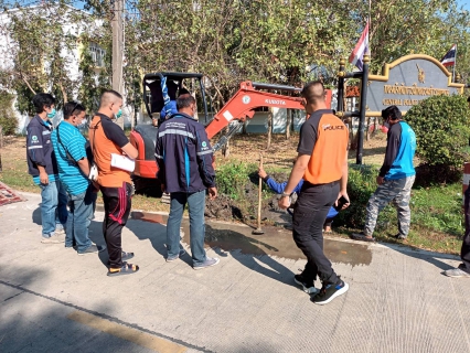 ไฟล์แนบ  การประปาส่วนภูมิภาคสาขาอ้อมน้อย จัดกิจกรรมมุ่งมั่นเพื่อปวงชนเติมใจให้กัน ลงพื้นที่สำรวจและซ่อมแซมท่อประปาที่แตกรั่ว ภายในหน่วยงาน กองบังคับการฝึกอบรมตำรวจกลาง หมู่5 ตำบลศาลายา อำเภอพุทธมณฑล จังหวัดนครปฐม