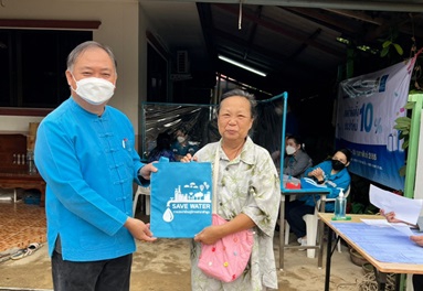 ไฟล์แนบ กปภ.สาขาลำพูน  ออกหน่วยให้บริการรับคำร้องขอติดตั้งประปารายใหม่  ตามโครงการลดค่าติดตั้ง 10% ตั้งแต่วันที่ 1 มกราคม 2565 ถึง 28 กุมภาพันธ์ 2565  ******  วันศุกร์ ที่ 21 มกราคม 2565 กปภ.สาขาลำพูน  โดย  นายพรพจน์  ฑีฆายุ ผจก.กปภ.สาขาลำพูน  มอบหมายให้ นายพุฒิพงษ์ ทองอินทร์  หัวหน้างานบริการและควบคุมน้ำสูญเสีย นางนิตยา มหาธง หัวหน้างานอำนวยการ  พร้อมด้วยทีมงาน ออกหน่วยให้บริการรับคำร้องขอติดตั้งประปารายใหม่  ณ  หมู่บ้านเพิ่มพิพัฒน์  ต.บ้านกลาง อ.เมือง จ.ลำพูน  เพื่อเป็นการลดภาระค่าใช้จ่ายในการเดินทางให้แก่ลูกค้า และเป็นการเพิ่มจำนวนผู้ใช้น้ำรายใหม่ เพิ่มยอดน้ำจำหน่าย ให้เป็นไปตามเป้าหมาย