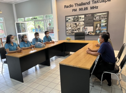 ไฟล์แนบ กปภ.สาขาตะกั่วป่า ลงพื้นที่พบสื่อมวลชน เดินหน้าประชาสัมพันธ์ โครงการ ติดมิเตอร์ใหม่ ลดราคา การประปาฯ จัดให้