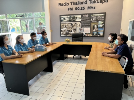 ไฟล์แนบ กปภ.สาขาตะกั่วป่า ลงพื้นที่พบสื่อมวลชน เดินหน้าประชาสัมพันธ์ โครงการ ติดมิเตอร์ใหม่ ลดราคา การประปาฯ จัดให้