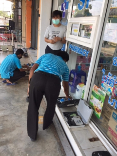 ไฟล์แนบ วันศุกร์ที่ 28 มกราคม 2565 นายสุรพงศ์ สมหวัง ผจก.กปภ.สาขากาญจนดิษฐ์  มอบหมายให้พนักงานในสายงานผลิต ออกพื้นที่ตรวจสอบคุณภาพน้ำประปา โดยการตรวจวัดค่าคลอรีน ค่าความขุ่นในน้ำประปาณ ณ ร้านยาท่าทองใหม่ ตำบลท่าทองใหม่ อำเภอกาญจนดิษฐ์ จังหวัดสุราษฎร์ธานี  โดยเป็นการตรวจสอบและควบคุมคุณภาพน้ำประปาในระบบจ่าย ตามโครงการจัดการน้ำสะอาด (WSP) ตามจุดควบคุมตรวจสอบตามแผนที่กำหนด  ผลการตรวจสอบคุณภาพน้ำเป็นไปตามเกณฑ์มาตรฐาน กปภ.
