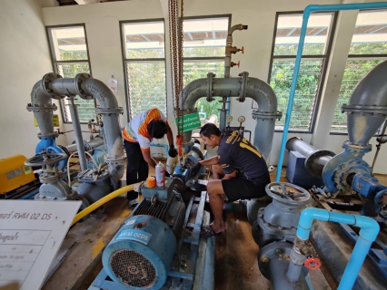 ไฟล์แนบ วันพฤหัสบดีที่ 10 กุมภาพันธ์ 2565 การประปาส่วนภูมิภาคสาขากาญจนดิษฐ์ โดยนายสุรพงศ์ สมหวัง มอบหมายงานผลิต เข้าทำการแก้ไขน้ำดิยสูบขึ้นมาผลิตน้ำประปาได้น้อย ณ สถานีผลิตน้ำบ้านน้ำฉา หน่วยบริการดอนสัก เพื่อให้สามารถสูบจ่ายน้ำให้กับลูกค้าได้ทันเวลาและสร้างความมั่นใจให้ลูกค้าในเขตพื้นที่บริการต่อไป