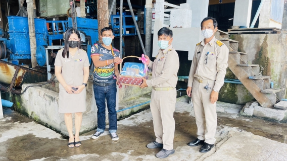ไฟล์แนบ การประปาส่วนภูมิภาคสาขาชุมพร ลงพื้นที่มอบของที่ระลึกแก่ลูกค้ารายใหญ่