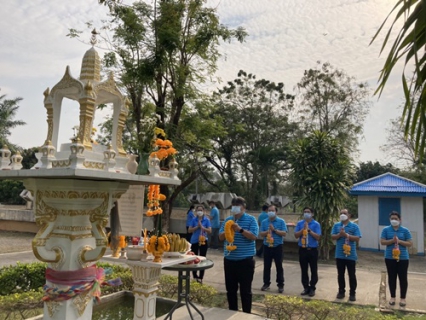 ไฟล์แนบ การประปาส่วนภูมิภาคสาขาลำพูน  จัดกิจกรรมเนื่องในวันคล้ายวันสถาปนาการประปาส่วนภูมิภาค ครบรอบ 43 ปี                  ..................................... วันจันทร์ที่ 28 กุมภาพันธ์ พ.ศ.2565 การประปาส่วนภูมิภาคสาขาลำพูน นำโดยนายพรพจน์  ฑีฆายุ ผู้จัดการการประปาส่วนภูมิภาคสาขาลำพูน พร้อมด้วยหัวหน้างาน และพนักงานในสังกัด จัดกิจกรรมเนื่องในวันคล้ายวันสถาปนาการประปาส่วนภูมิภาค ครบรอบ 43 ปี ณ สำนักงานการประปาส่วนภูมิภาคสาขาลำพูน สถานีผลิตน้ำ และหน่วยบริการ  โดยกิจกรรมในครั้งนี้ ประกอบด้วย พิธีสักการะพระแม่ธรณีวิสุทธิสรรพสักขีบารมีธำรงชล และศาลพระภูมิ เพื่อความเป็นสิริมงคล และสร้างขวัญกำลังใจให้แก่พนักงานในสังกัด เสริมสร้างบรรยากาศที่ดีและความผูกพันในองค์กร 