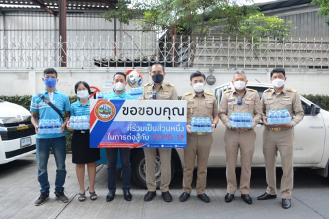 ไฟล์แนบ กปภ.สาขารังสิต(พ) มอบน้ำดื่มบรรจุขวดตราสัญลักษณ์ กปภ. เพื่อสนับสนุนน้ำดื่มร่วมสร้างกำลังใจให้ไทยพ้นวิกฤติ covid-19 ณ สำนักงานเทศบาลนครรังสิต