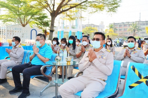 ไฟล์แนบ กปภ.สาขาปทุมธานี จัดพิธีทำบุญตักบาตร ถวายจตุปัจจัยไทยธรรม เนื่องในวันคล้ายวันสถาปนา กปภ. ครบรอบ 43 ปี