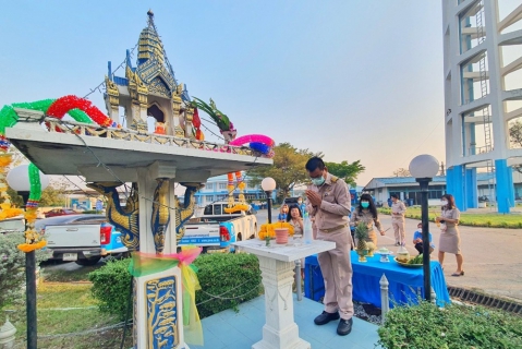 ไฟล์แนบ กปภ.สาขาปทุมธานี จัดพิธีทำบุญตักบาตร ถวายจตุปัจจัยไทยธรรม เนื่องในวันคล้ายวันสถาปนา กปภ. ครบรอบ 43 ปี