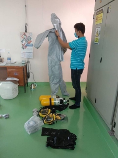 ไฟล์แนบ กปภ.สาขาสมุทรสงคราม บำรุงรักษาเครื่องจ่ายแก๊สคลอรีน, ตรวจสอบความพร้อมใช้งานอุปกรณ์ป้องกัน พร้อมทบทวนการปฎิบัติงานแก่พนักงานในสังกัดงานผลิต ณ สถานีจ่ายน้ำนางตะเคียน