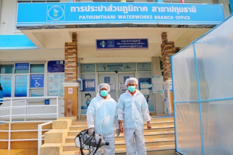 ไฟล์แนบ กปภ.สาขาปทุมธานี ฉีดพ่นยาฆ่าเชื้อ โควิด-19 ทั่วทั้งอาคารสำนักงาน เพื่อสร้างความมั่นใจ แก่ลูกค้าที่เข้ารับบริการ