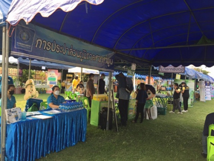 ไฟล์แนบ วันที่ 31 มีนาคม 2565 การประปาส่วนภูมิภาคสาขาลำพูน โดยนายพรพจน์ ฑีฆายุ ผู้จัดการ กปภ.สาขาลำพูน มอบหมายให้ นายพุฒิพงษ์ ทองอินทร์ หัวหน้างาน 8 งานบริการและควบคุมน้ำสูญเสีย พร้อมหัวหน้างานอำนวยการ พนักงานออกร่วมกิจกรรม "จังหวัดลำพูนเคลื่อนที่ ครั้งที่ 2/2565 " ณ อบต.ห้วยยาบ อ.บ้านธิ  จ.ลำพูน ทั้งนี้ กปภ.สาขาลำพูนได้นำน้ำดื่มตราสัญลักษณ์จำนวน 200 ขวด กระเป๋าผ้าลดโลกร้อนจำนวน 30 ชุด พร้อมสมุดบันทึก เพื่อให้ผู้เข้าร่วมกิจกรรม พร้อมทั้งประชาสัมพันธ์ความรู้เกี่ยวกับการประปาส่วนภูมิภาค