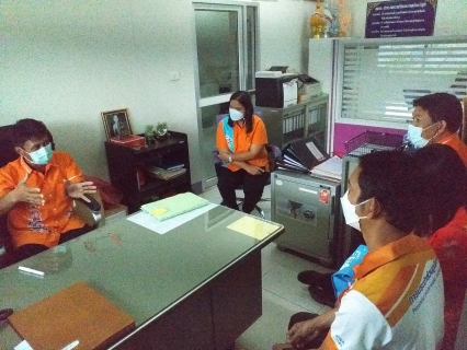 ไฟล์แนบ วันพฤหัสบดีที่ 21 เมษายน 2564 นายสุรพงศ์ สมหวัง ผู้จัดการ กปภ.สาขากาญจนดิษฐ์ พร้อมหัวหน้างานอำนวยการ หัวหน้างานผลิต หัวหน้างานจัดเก็บรายได้และพนักงานในสังกัด เข้าพบปะพูดคุยกับผู้ใช้น้ำรายใหญ่ ในเขตพื้นที่ให้บริการน้ำประปา ของ กปภ.สาขากาญจนดิษฐ์ ในเขตพื้นที่อำเภอดอนสัก จังหวัดสุราษฎร์ธานี ในส่วนของกิจกรรมนี้ได้ลงพื้น พบปะพูดคุยกับนายจักรพงศ์ ขวยไพบูลย์ ผู้จัดการการไฟฟ้าส่วนภูมิภาคสาขาย่อยอำเภอดอนสัก  โดยได้พูดคุยปัญหาและอุปสรรคในการดำเนินงาน ปัญหาข้อเสนอแนะ และแนะนำการ บริการข้อมูลค่าน้ำประปา ผ่านแอปพลิเคชัน Line มือถือ
