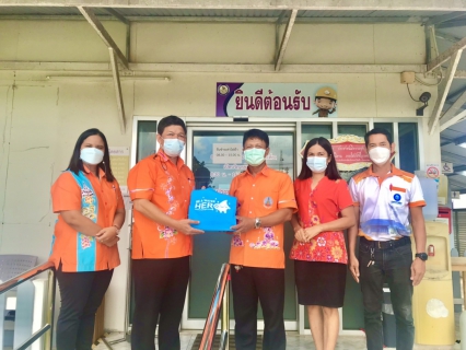 ไฟล์แนบ วันพฤหัสบดีที่ 21 เมษายน 2564 นายสุรพงศ์ สมหวัง ผู้จัดการ กปภ.สาขากาญจนดิษฐ์ พร้อมหัวหน้างานอำนวยการ หัวหน้างานผลิต หัวหน้างานจัดเก็บรายได้และพนักงานในสังกัด เข้าพบปะพูดคุยกับผู้ใช้น้ำรายใหญ่ ในเขตพื้นที่ให้บริการน้ำประปา ของ กปภ.สาขากาญจนดิษฐ์ ในเขตพื้นที่อำเภอดอนสัก จังหวัดสุราษฎร์ธานี ในส่วนของกิจกรรมนี้ได้ลงพื้น พบปะพูดคุยกับนายจักรพงศ์ ขวยไพบูลย์ ผู้จัดการการไฟฟ้าส่วนภูมิภาคสาขาย่อยอำเภอดอนสัก  โดยได้พูดคุยปัญหาและอุปสรรคในการดำเนินงาน ปัญหาข้อเสนอแนะ และแนะนำการ บริการข้อมูลค่าน้ำประปา ผ่านแอปพลิเคชัน Line มือถือ