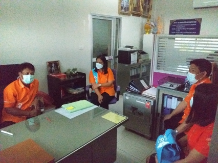 ไฟล์แนบ วันพฤหัสบดีที่ 21 เมษายน 2564 นายสุรพงศ์ สมหวัง ผู้จัดการ กปภ.สาขากาญจนดิษฐ์ พร้อมหัวหน้างานอำนวยการ หัวหน้างานผลิต หัวหน้างานจัดเก็บรายได้และพนักงานในสังกัด เข้าพบปะพูดคุยกับผู้ใช้น้ำรายใหญ่ ในเขตพื้นที่ให้บริการน้ำประปา ของ กปภ.สาขากาญจนดิษฐ์ ในเขตพื้นที่อำเภอดอนสัก จังหวัดสุราษฎร์ธานี ในส่วนของกิจกรรมนี้ได้ลงพื้น พบปะพูดคุยกับนายจักรพงศ์ ขวยไพบูลย์ ผู้จัดการการไฟฟ้าส่วนภูมิภาคสาขาย่อยอำเภอดอนสัก  โดยได้พูดคุยปัญหาและอุปสรรคในการดำเนินงาน ปัญหาข้อเสนอแนะ และแนะนำการ บริการข้อมูลค่าน้ำประปา ผ่านแอปพลิเคชัน Line มือถือ