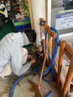 ไฟล์แนบ กปภ.สาขากำแพงเพชร ส่งทีมช่างดูแลลูกค้าถึงหน้าบ้าน พบประตูน้ำรั่ว แก้ไขทันที