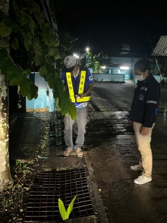 ไฟล์แนบ การประปาส่วนภูมิภาคสาขาพังงา ดำเนินงานตามแผนบริหารจัดการน้ำสูญเสียเชิงรุก เร่งเดินหน้าลงพื้นที่ ตำบลท้ายช้าง อำเภอเมือง จังหวัดพังงา เดินเท้าหาท่อแตกรั่ว ในช่วงเวลาคืน