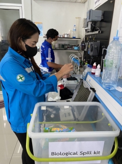 ไฟล์แนบ งานควบคุมคุณภาพน้ำ 2 การประปาส่วนภูมิภาคเขต 4 พร้อมด้วยการประปาส่วนภูมิภาคสาขาภูเก็ต ลงพื้นที่เก็บตัวอย่างน้ำประปา และเฝ้าระวังคุณภาพน้ำ เพื่อต่ออายุโครงการน้ำประปาดื่มได้