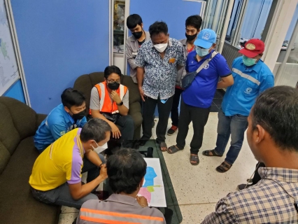 ไฟล์แนบ กปภ.สาขาภูเก็ต ร่วมกับบริษัท เอเชีย อินฟราสตรักเชอร์ แมเนจเม้นท์ (ประเทศไทย) จำกัด (โครงการจัดการลดน้ำสูญเสีย) ลงพื้นที่สำรวจหาท่อแตก ท่อรั่วโดยวิธี Step test ในเวลากลางคืน พร้อมกับโบลว์น้ำในเส้นท่อ บริเวณพื้นที่ DMA-22 กูกู้  