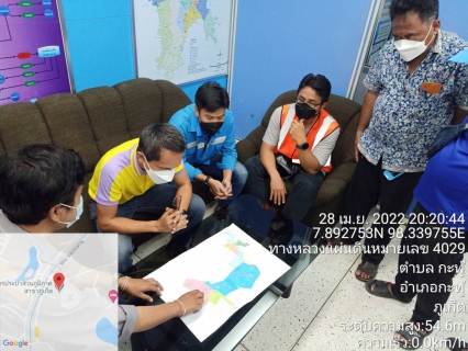 ไฟล์แนบ กปภ.สาขาภูเก็ต ร่วมกับบริษัท เอเชีย อินฟราสตรักเชอร์ แมเนจเม้นท์ (ประเทศไทย) จำกัด (โครงการจัดการลดน้ำสูญเสีย) ลงพื้นที่สำรวจหาท่อแตก ท่อรั่วโดยวิธี Step test ในเวลากลางคืน พร้อมกับโบลว์น้ำในเส้นท่อ บริเวณพื้นที่ DMA-22 กูกู้  
