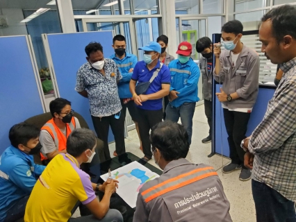 ไฟล์แนบ กปภ.สาขาภูเก็ต ร่วมกับบริษัท เอเชีย อินฟราสตรักเชอร์ แมเนจเม้นท์ (ประเทศไทย) จำกัด (โครงการจัดการลดน้ำสูญเสีย) ลงพื้นที่สำรวจหาท่อแตก ท่อรั่วโดยวิธี Step test ในเวลากลางคืน พร้อมกับโบลว์น้ำในเส้นท่อ บริเวณพื้นที่ DMA-22 กูกู้  