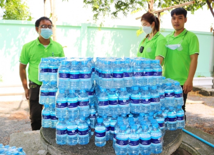 ไฟล์แนบ กปภ.สาขาปทุมธานี สนับสนุนน้ำดื่ม กปภ. เนื่องในกิจกรรม วันแรงงานแห่งชาติ ประจำปี พ.ศ. 2565 จังหวัดปทุมธานี ของสำนักงานสวัสดิการและคุ้มครองแรงงานจังหวัดปทุมธานี