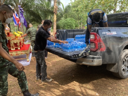 ไฟล์แนบ การประปาส่วนภูมิภาคสาขาคลองท่อม มอบน้ำดื่มบรรจุขวดตราสัญลักษณ์ กปภ. จำนวน 600 ขวด สำหรับประชาชนเฝ้ารับเสด็จ สมเด็จพระกนิษฐาธิราชเจ้า กรมสมเด็จพระเทพรัตนราชสุดาฯ สยามบรมราชกุมารี ในวันที่ 12 พฤษภาคม 25