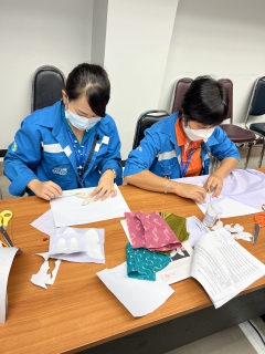 ไฟล์แนบ กปภ.สาขาสมุทรสงคราม ร่วมประดิษฐ์ผีเสื้อที่ทำจากผ้าไหม ผ้าฝ้าย หรือผ้าตามอัตลักษณ์ของจังหวัดสมุทรสงคราม